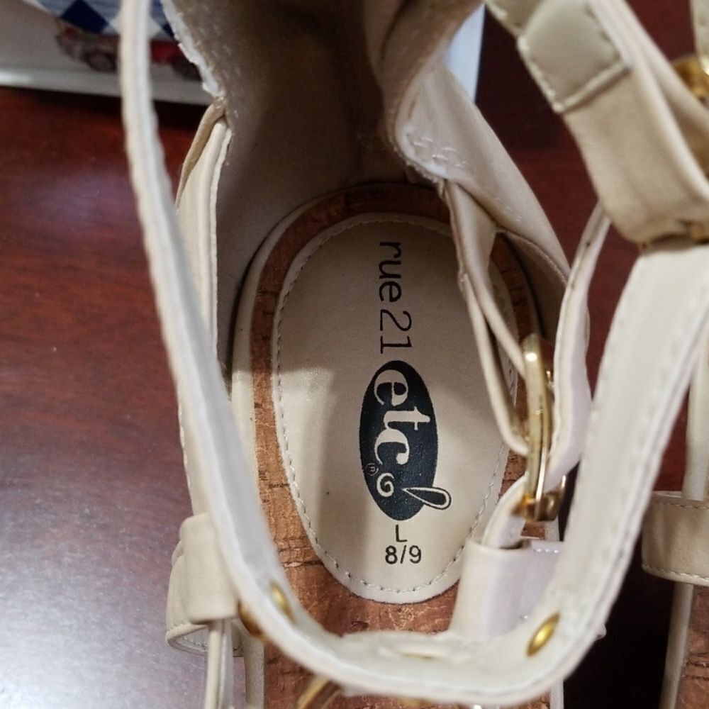 Shoes   - Picture 2 of 7